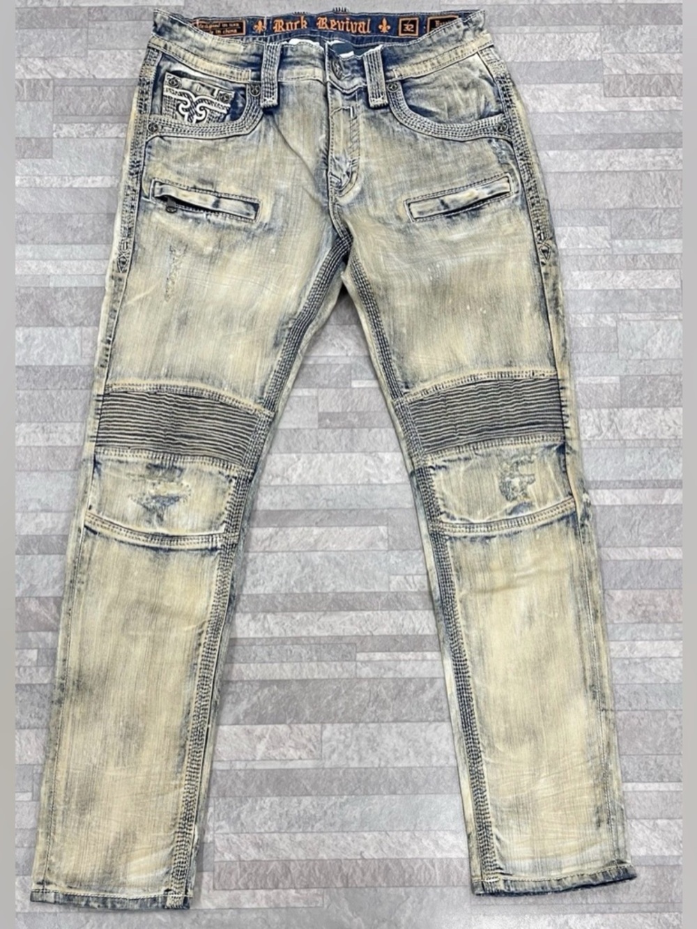(RV-18)New Rock Revival Men's Barry Biker Studded Jeans In Bleach Blue Size: 32 - Picture 2 of 5